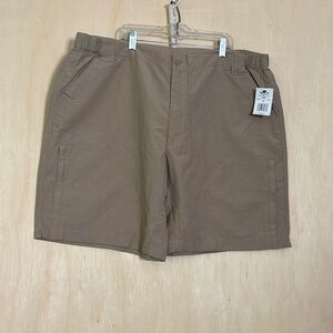 NWT men’s Woolrich shorts. Size 42